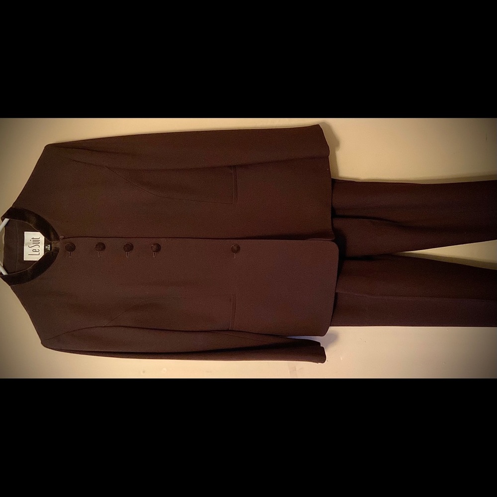 LeSuit Woman’s Brown Suit set!